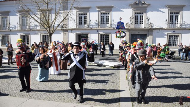 Brincas de Carnaval animaram Praça do Sertório