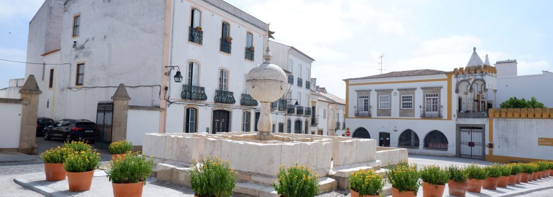 Concluída a requalificação da envolvente à Fonte das Portas de Moura