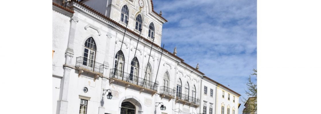 Em reunião pública de 21/04/2021 Câmara de Évora aprovou saudações ao 25 de Abril e 1º de ...