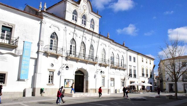 Em reunião pública de 26 de Fevereiro: Câmara de Évora fez ponto da situação da construçã...