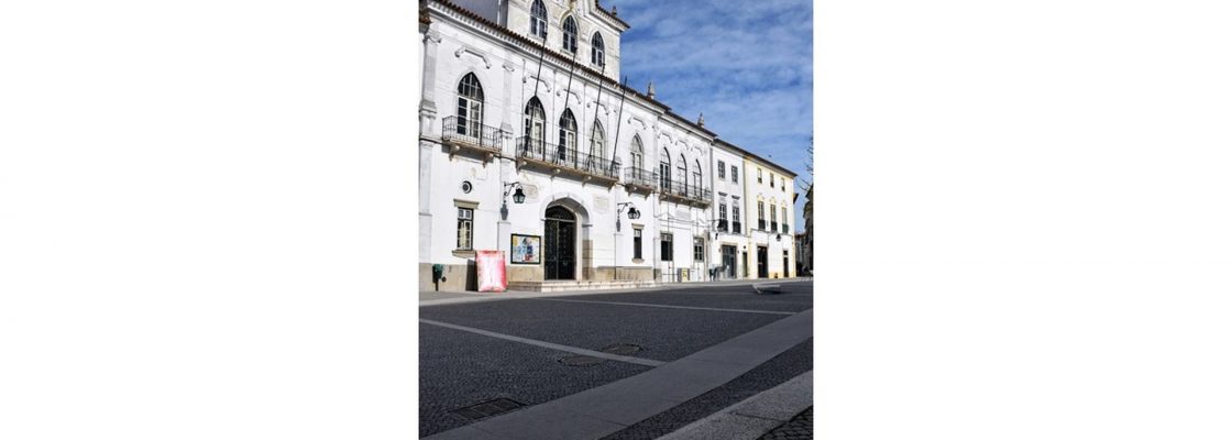 Em reunião pública de 7 de Abril de 2021, Câmara de Évora aprovou a não realização da Feir...