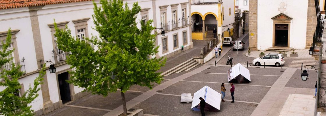 Exposição ‘1º Encontro, Évora Cidade Educadora’ até 15 de abril na Praça de Sertório