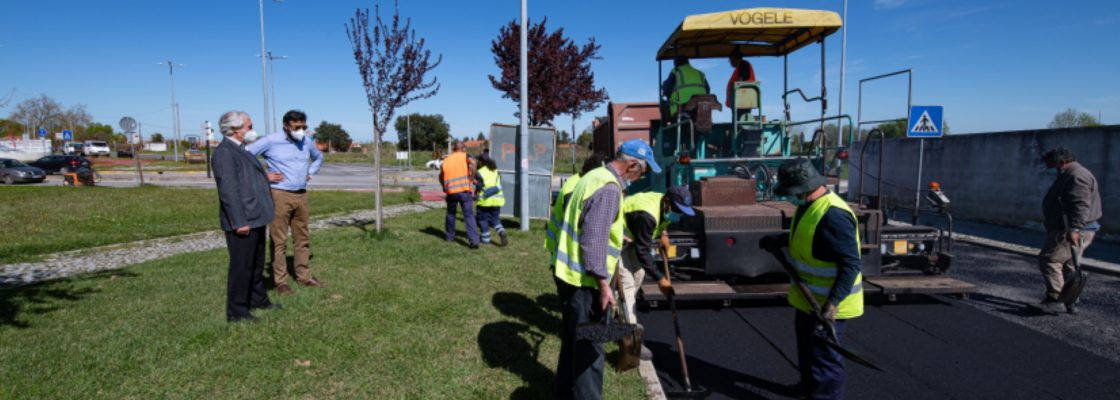 Obras de pavimentação no Cruzeiro do Granito