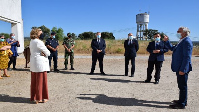 Presidente da Câmara de Évora e Secretário de Estado da Defesa visitou Unidade de Testes da Un...