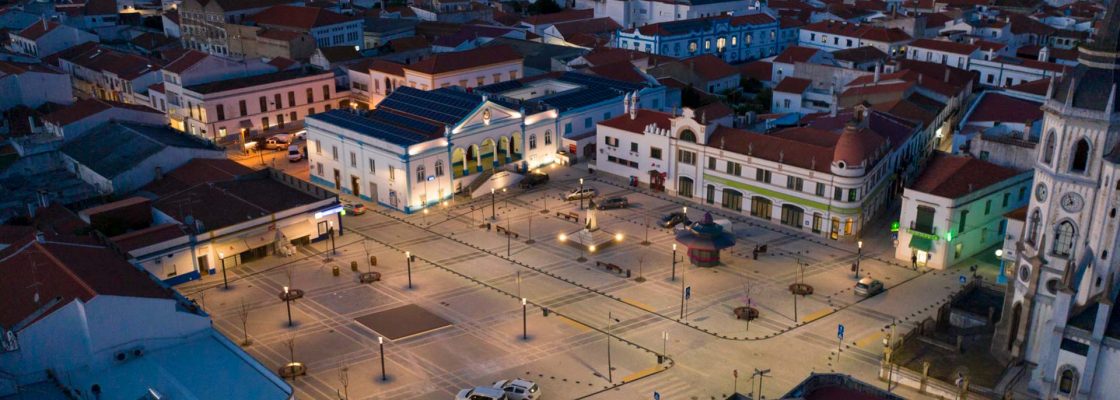 Praça da Liberdade, em Reguengos de Monsaraz, aberta à população após obras de requalificação