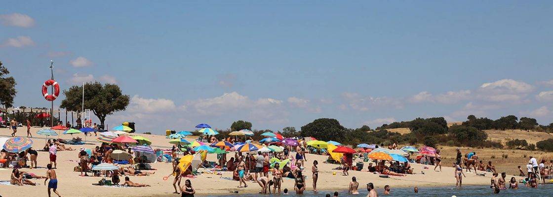 Praia fluvial de Monsaraz vai ter ação de limpeza do lixo para preservar ecossistemas da albufe...