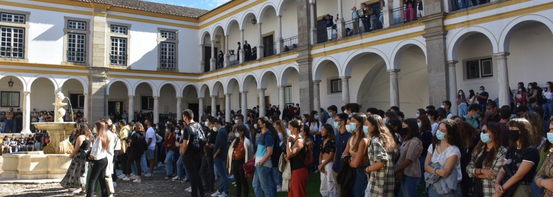 ÉVORA DÁ BOAS-VINDAS AOS NOVOS ALUNOS DA UNIVERSIDADE
