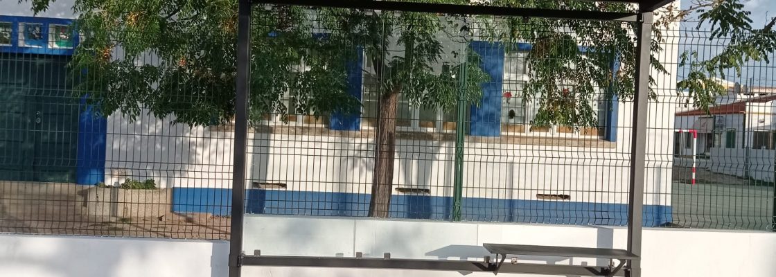 Mourão – Instalação da Paragem do Autocarro junto à escola