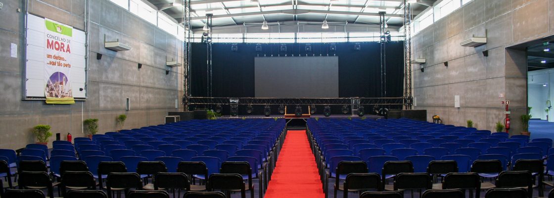 Pavilhão de exposições em preparação para 16ª gala do desporto do Alentejo Central