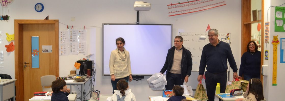 Câmara Municipal e Juntas de Freguesia oferecem presentes de Natal às crianças do Agrupamento ...