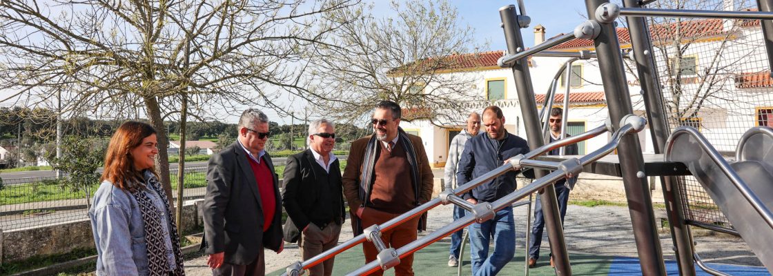 Parques Infantis da Escola de Silveiras e da Escola Conde Ferreira inaugurados