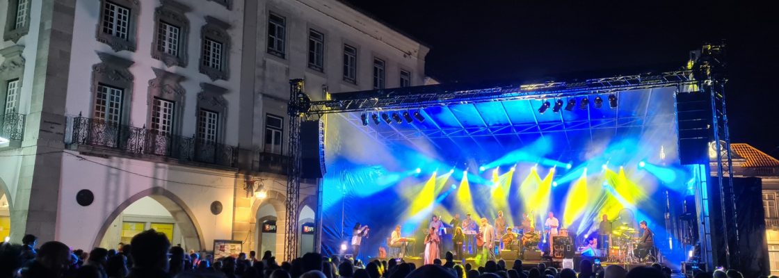 Évora festejou mais uma passagem de ano com Praça cheia