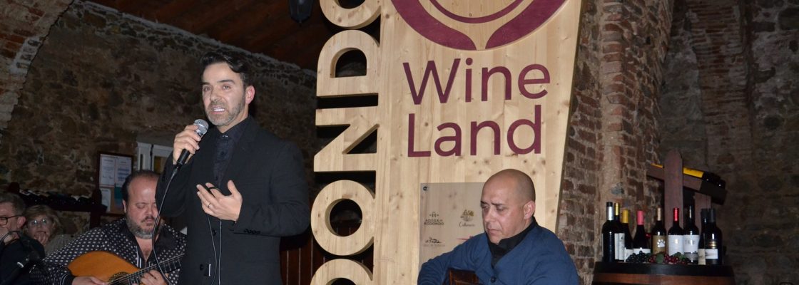 Luís Matos cantou o fado na Enoteca de Redondo