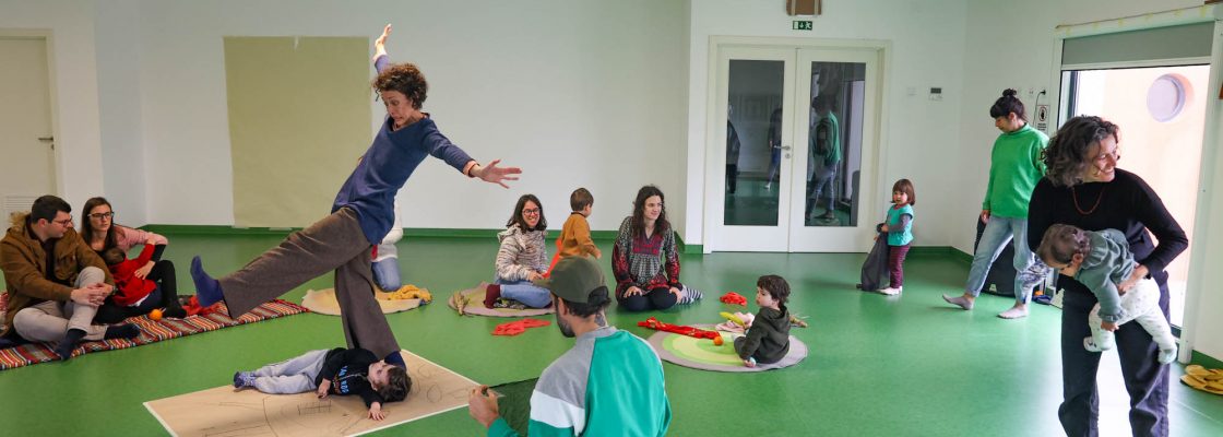 MÚSICA E MOVIMENTO NA OFICINA DA CRIANÇA
