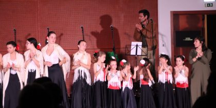 Abril Celebrado em Santana com Dança e Coro Musical