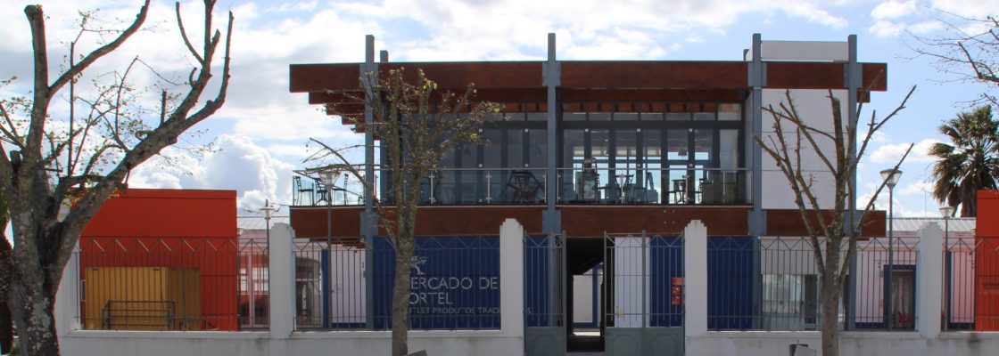 Concurso para Contrato de Cedência de Exploração da Loja N.º 11 do Mercado Municipal de Porte...