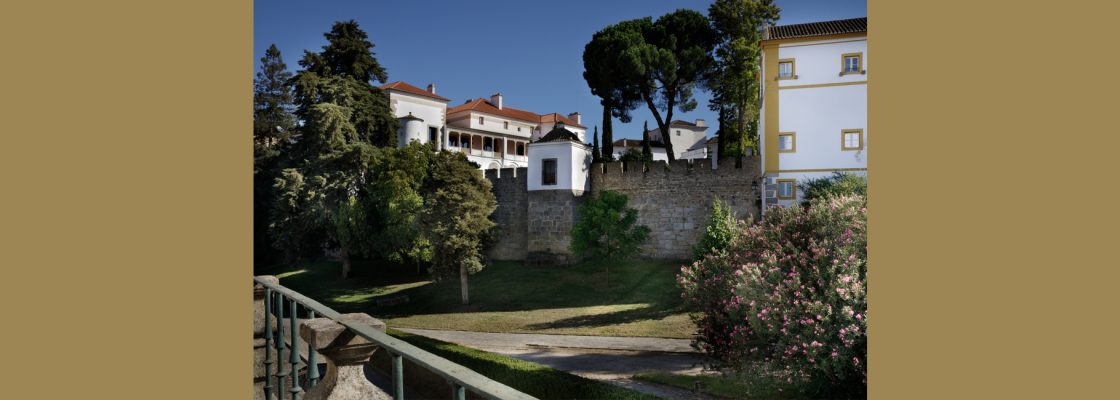 Deus, Labor et Constantia | Paço de São Miguel e Arquivo e Biblioteca Eugénio de Almeida