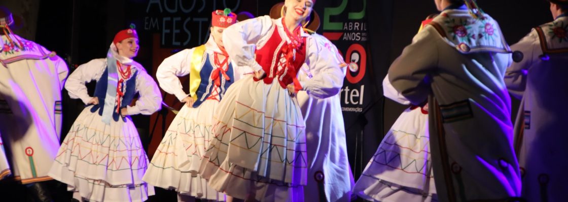 Começou o Festival Internacional de Folclore