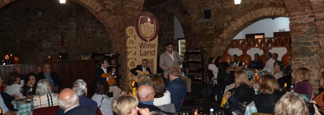Cantou-se o fado na Enoteca de Redondo