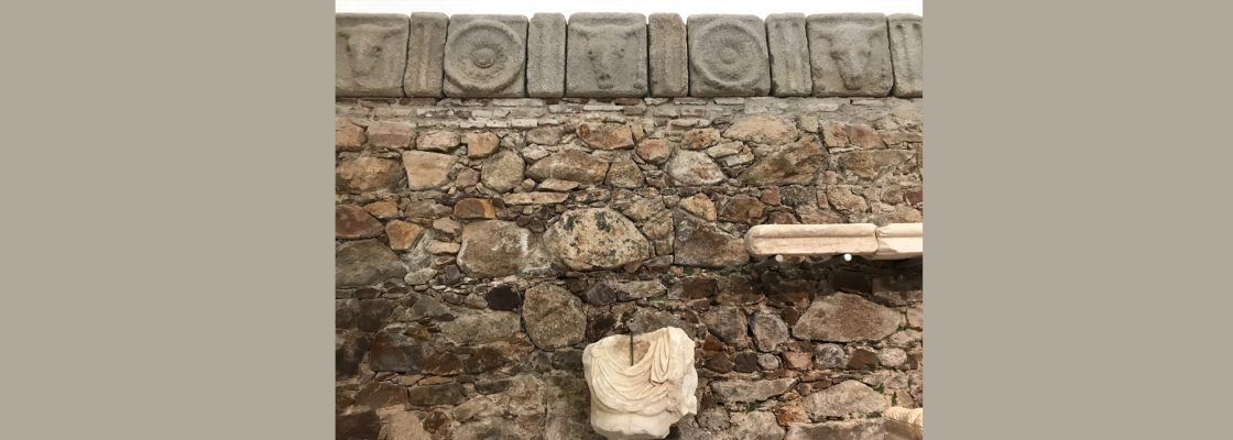 Elementos arquitetónicos e estatuária do Forum Romano de Évora | Ciclo “Ver o Museu”