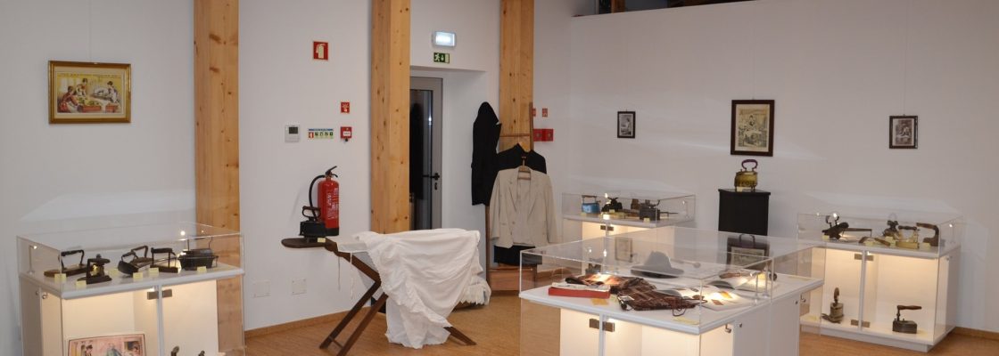 Posto de Turismo de Redondo acolhe exposição “O Ferro de Passar da Minha Avó!”