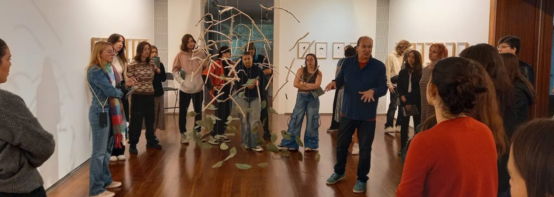Apanhados do clima | Visita-jogo na exposição Abrigo de combatentes