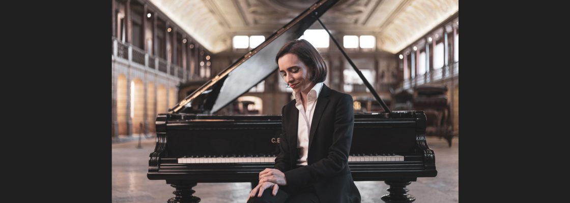 Sons no Salão: Um Piano Português por Marta Menezes