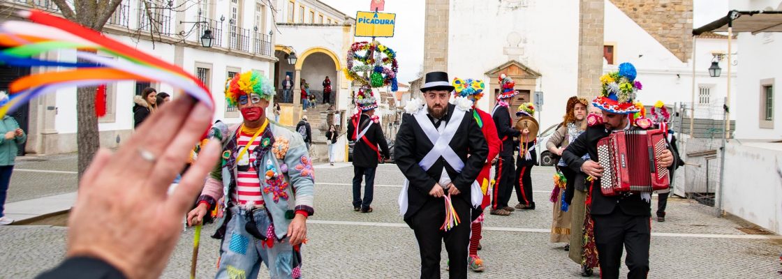 A TRADIÇÃO CUMPRIU-SE E AS BRINCAS DE CARNAVAL VIERAM À CÂMARA