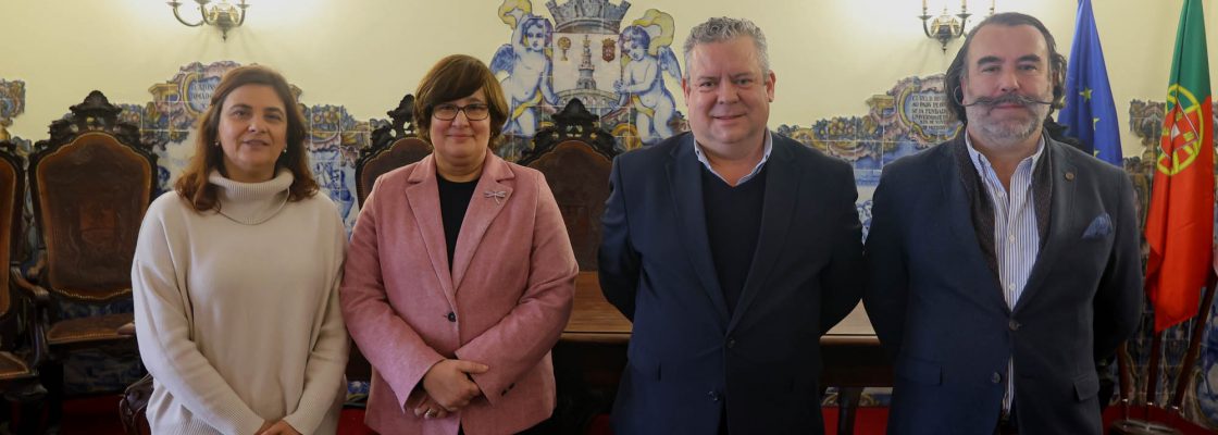 Assinatura de Adenda ao Protocolo de Colaboração entre a Município e Santa Casa da Misericórd...