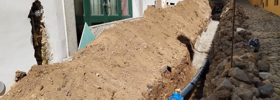CÂMARA MUNICIPAL DE ÉVORA RENOVA A REDE DE ABASTECIMENTO DE ÁGUA NA TRAVESSA DA CANCELLA
