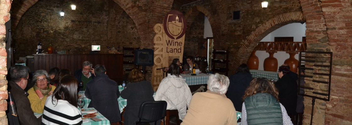 Entre um copo de vinho e poesia: Enoteca de Redondo proporciona experiências sensoriais