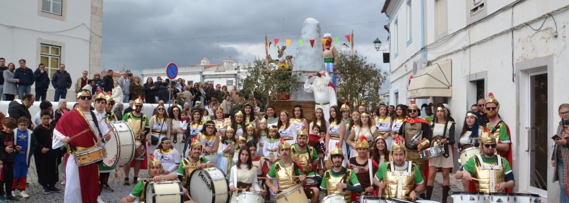 Foliões voltam a encher as ruas de Redondo