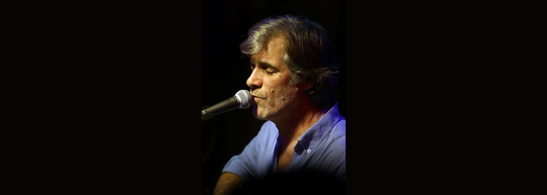 Mico da Camara Pereira | 39 anos Voz e Guitarra e Pouco Mais