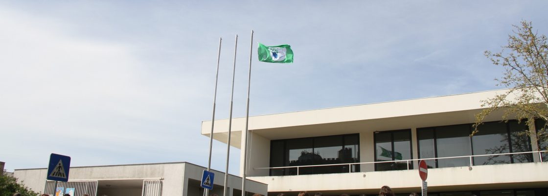 Eco Escolas – Escola Cunha Rivara hasteou Bandeira Verde