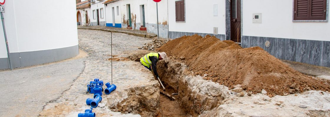 JÁ COMEÇARAM OS TRABALHOS DE REMODELAÇÃO DA REDE DE ÁGUA E INSTALAÇÃO DE ESGOTOS PLUVIAIS ...
