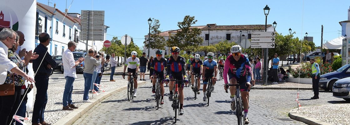 Redondo aplaudiu os ciclistas do Passeio Seixal-Terena