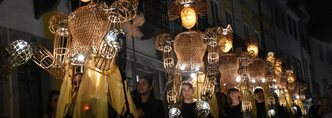 Lúmen – Uma História de Amor: espetáculo arrebatador e surpreendente fechou a 17.ª edição...