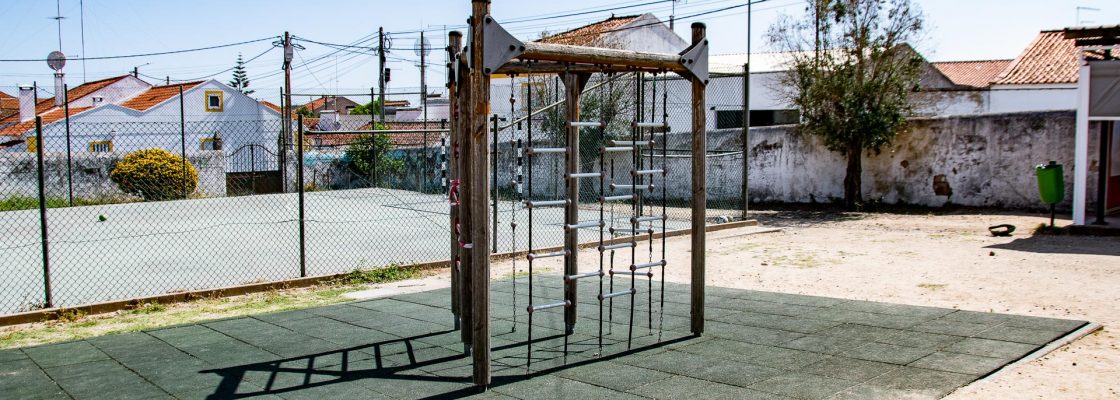 MELHORAMENTOS NA ESCOLA BÁSICA DA AZARUJA