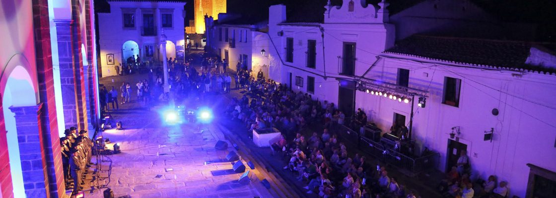 Cante alentejano em festa na vila medieval de Monsaraz
