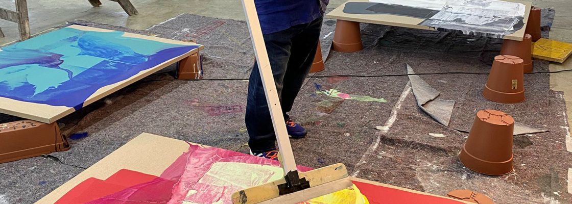 Pinturas e esculturas de Pedro Cabrita Reis na vila medieval de Monsaraz e em Reguengos de Monsaraz