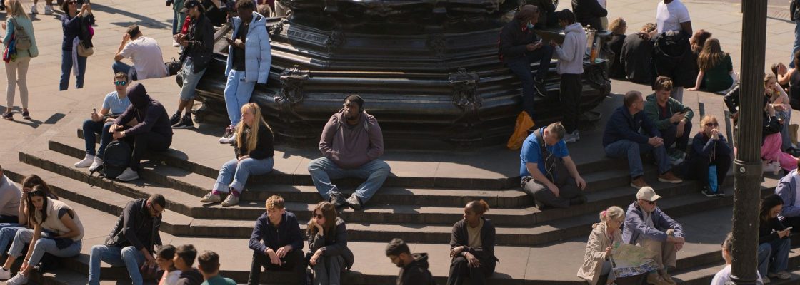 VERDADES DIFÍCEIS, um filme de Mike Leigh