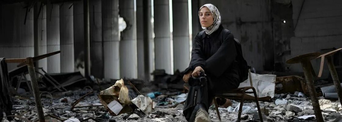 COM A ALMA NA MÃO, CAMINHA, um filme de Sepideh Farsi